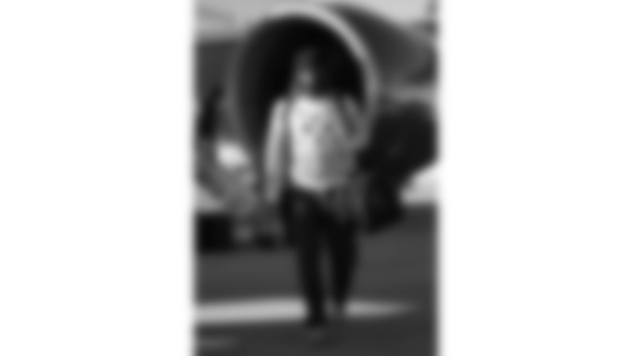 Kansas City Chiefs corner back Kristian Fulton (8) travels for a week 13 matchup with the Dallas Cowboys Wednesday November 26, 2025.