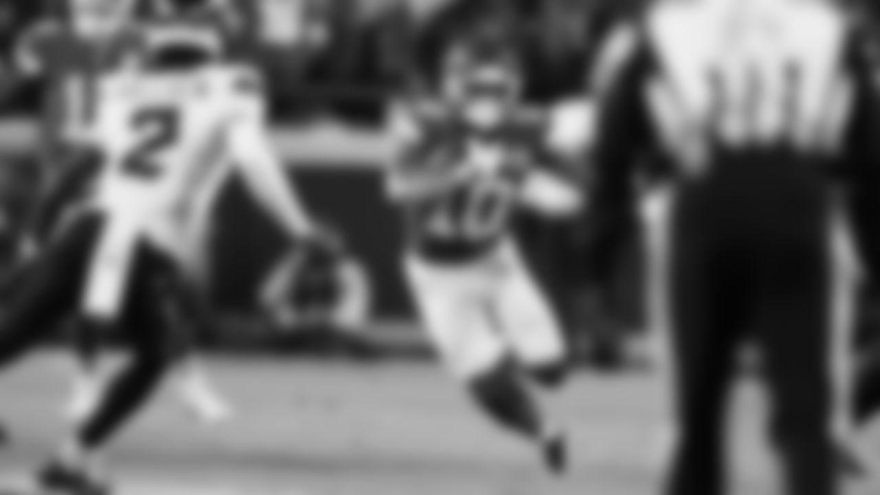 Kansas City Chiefs running back Isiah Pacheco (10) runs the ball during an NFL week 14 matchup against the Houston Texans, Sunday December 7, 2025.