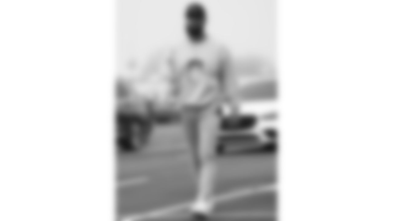 Kansas City Chiefs tight end Noah Gray (83) arrives prior to a week 12 NFL Football game against the Indianapolis Colts on Sunday, November 23, 2025 in Kansas City, MO