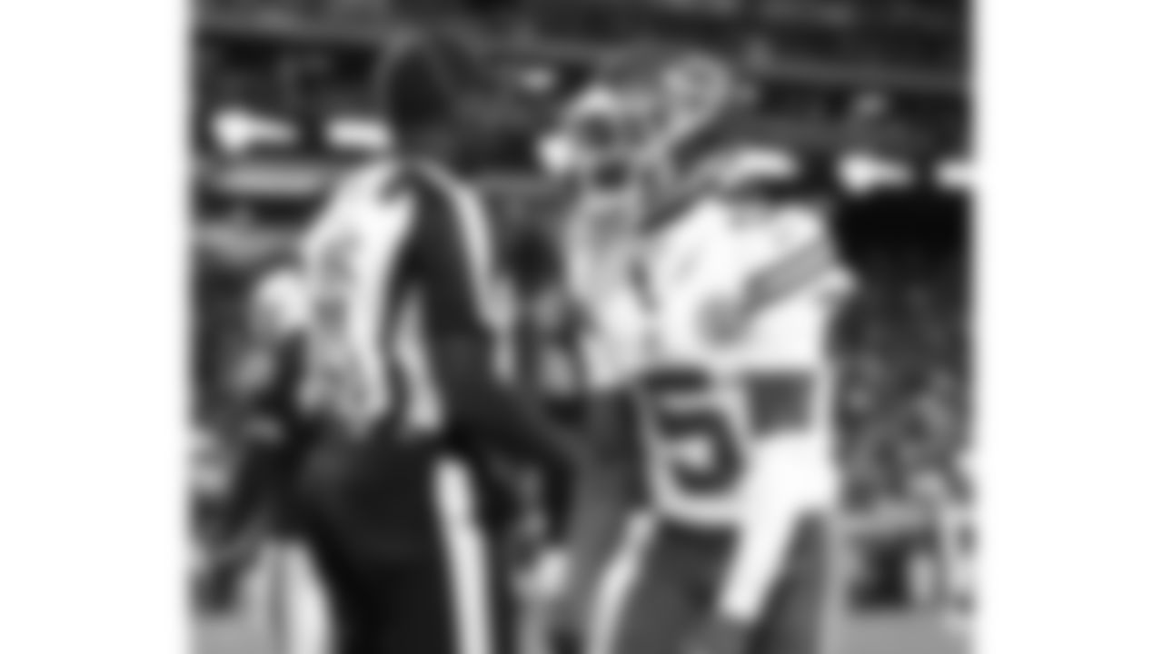 Kansas City Chiefs wide receiver Hollywood Brown (5) celebrates during a week 18 NFL football game against the Las Vegas Raiders, Sunday, January 4, 2026 in Las Vegas, NV.