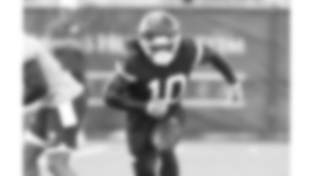 Kansas City Chiefs running back Isiah Pacheco (10) on the field during day 20 of training camp in Kansas City, MO on Wednesday, August 20, 2025.