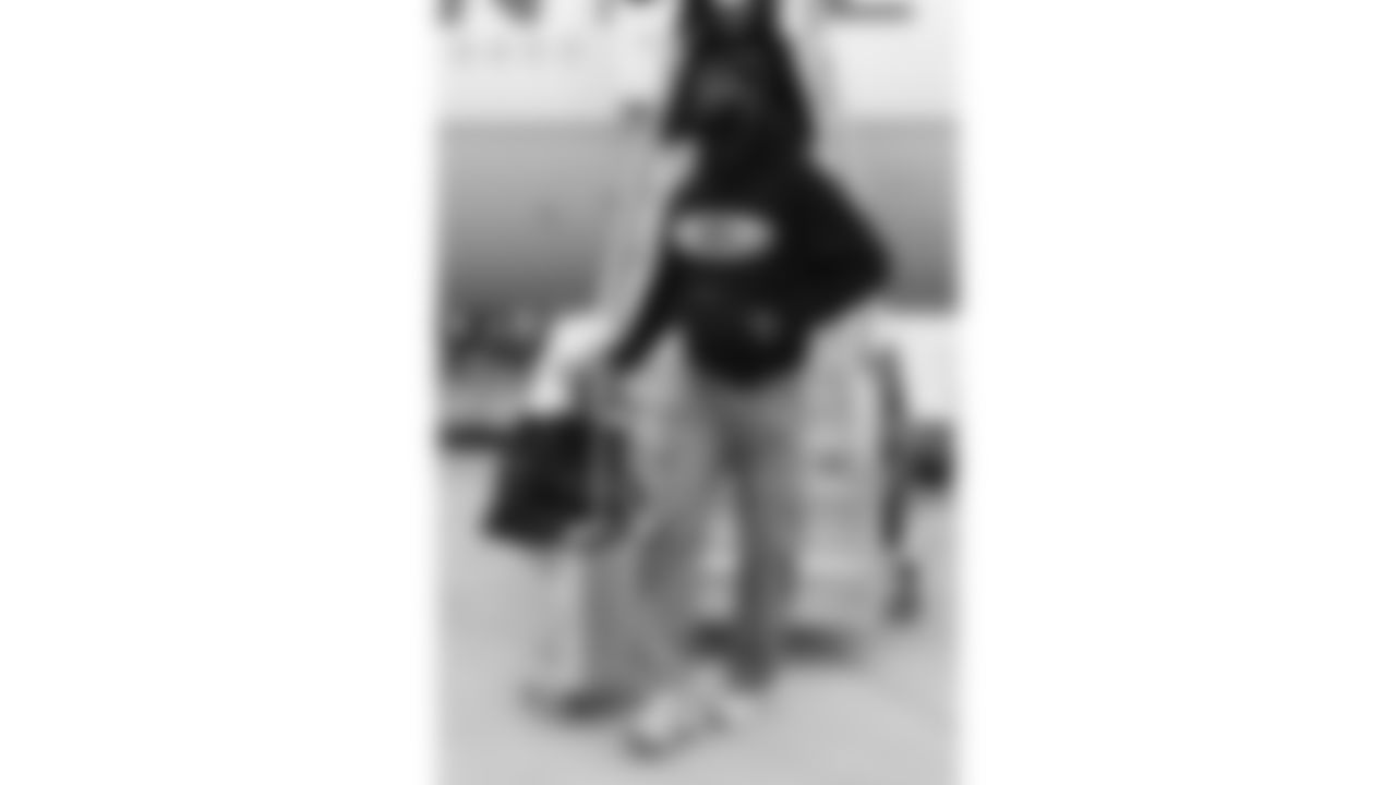 Kansas City Chiefs defensive end Charles Omenihu (90) travels for a week 18 matchup with the Las Vegas Raiders on Saturday, January 3, 2026.