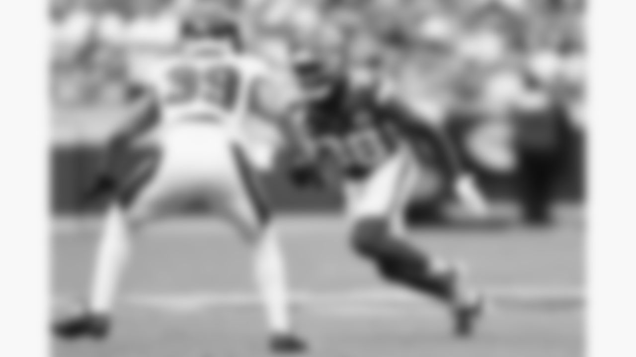 Kansas City Chiefs defensive back Kevin Knowles (38) rushes the passer against Philadelphia Eagles safety Marcus Epps (39) during the week 2 NFL football game, Sunday, September 14, 2025 in Kansas City, MO.