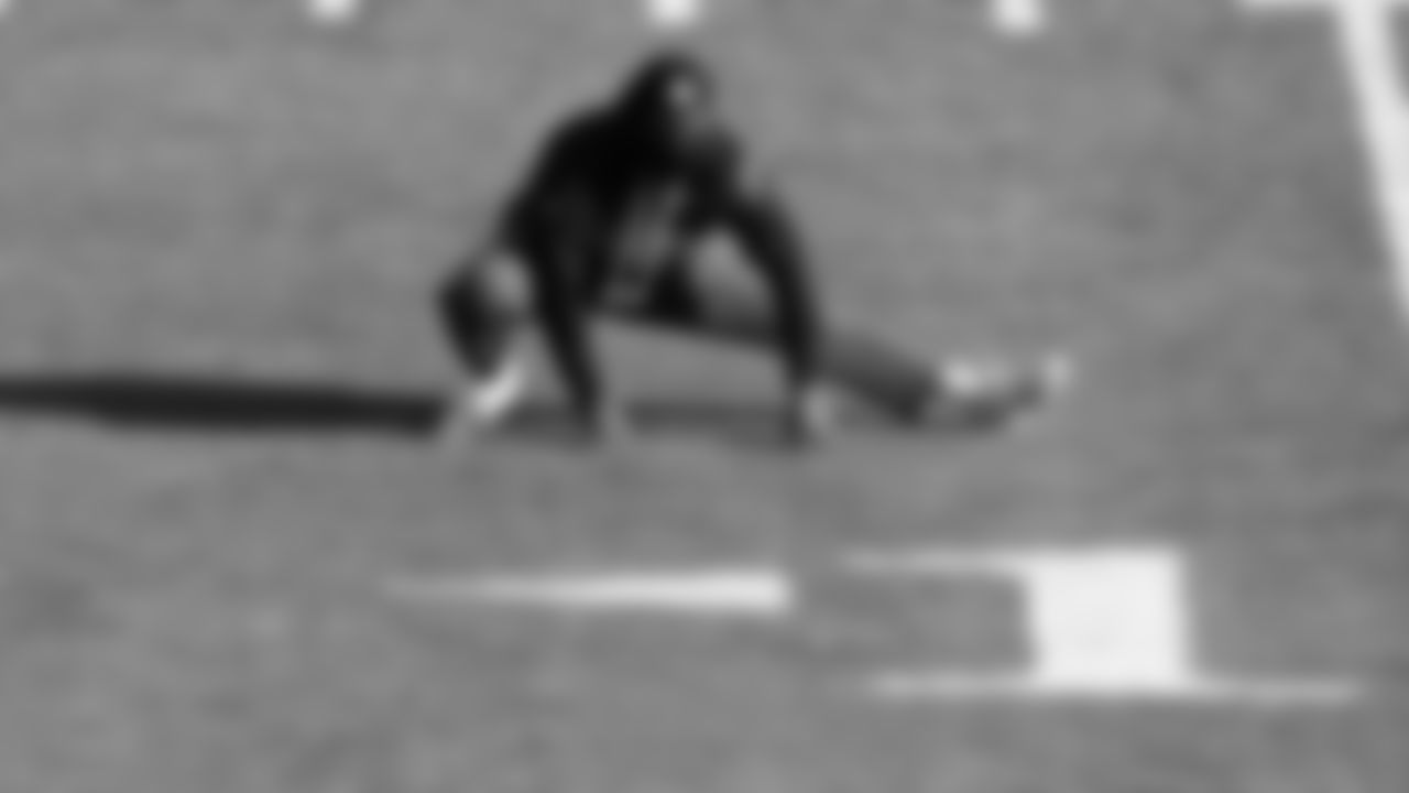 Kansas City Chiefs defensive back Chamarri Conner (27) stretches prior to an NFL week 15 matchup against the Los Angeles Chargers, Sunday December 14, 2025.