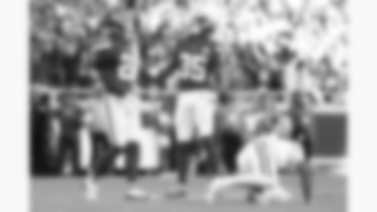 Kansas City Chiefs cornerback Jaylen Watson (35) celebrates during a week 12 NFL football game, Sunday, November 23, 2025 in Kansas City, MO.