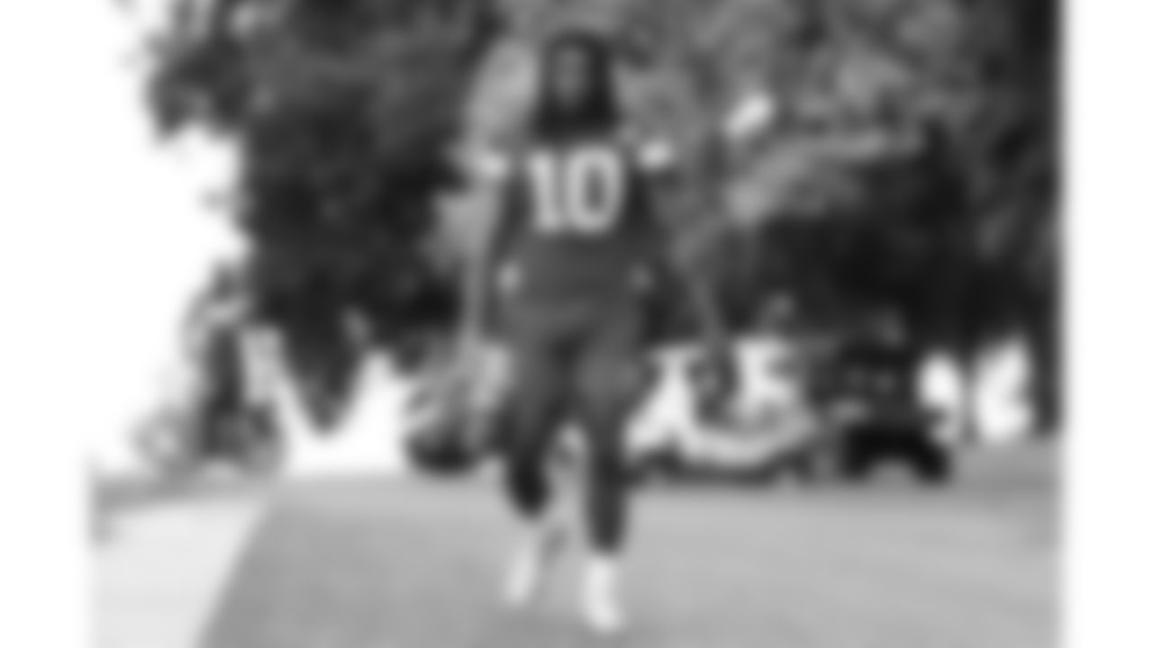 Kansas City Chiefs running back Isiah Pacheco (10) walking down the hill before training camp on day 4 of practice Friday, July 25, 2025.