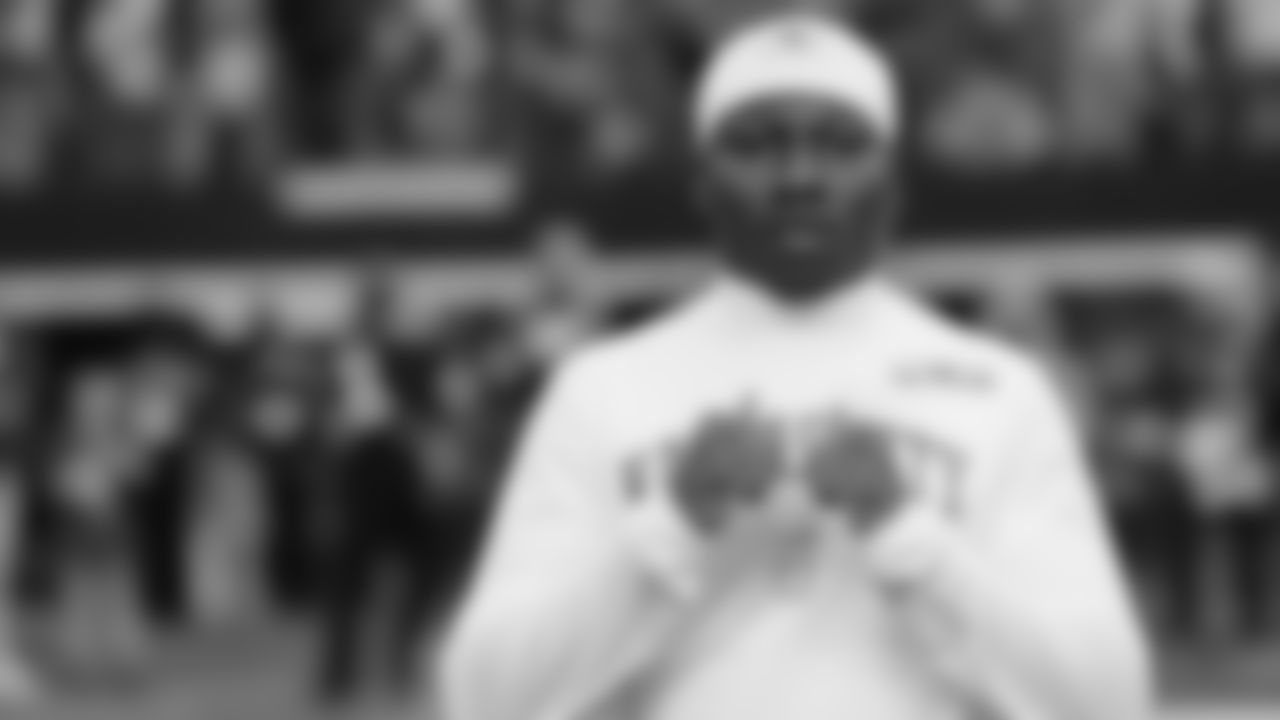 Kansas City Chiefs wide receiver Hollywood Brown (5) warms up prior to a week 13 NFL football game against the Dallas Cowboys on Thursday, November 27, 2025 in Arlington, TX.