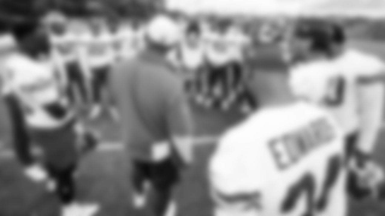 Kansas City Chiefs players huddle up following practice during phase 3 of OTAs on Thursday, May 29, 2025 in Kansas City, MO.