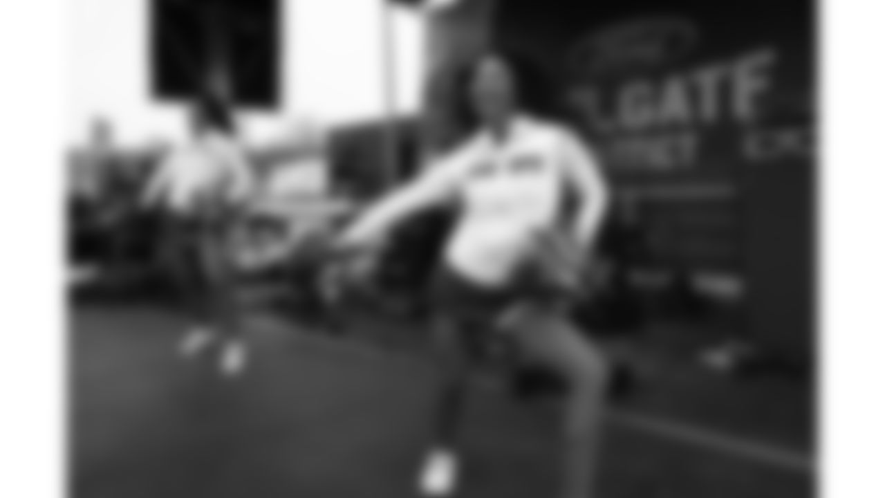 Kansas City Chiefs Cheerleaders before a week 12 NFL football game against the Indianapolis Colts, Sunday, November 23, 2025 in Kansas City, MO.