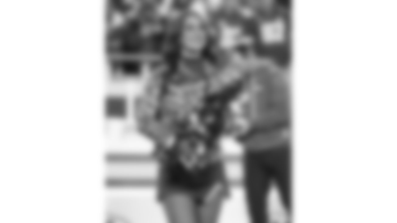 A Kansas City Chiefs Cheerleader before a week 8 NFL football game against the Washington Commanders, Monday, October 27, 2025, in Kansas City, MO.