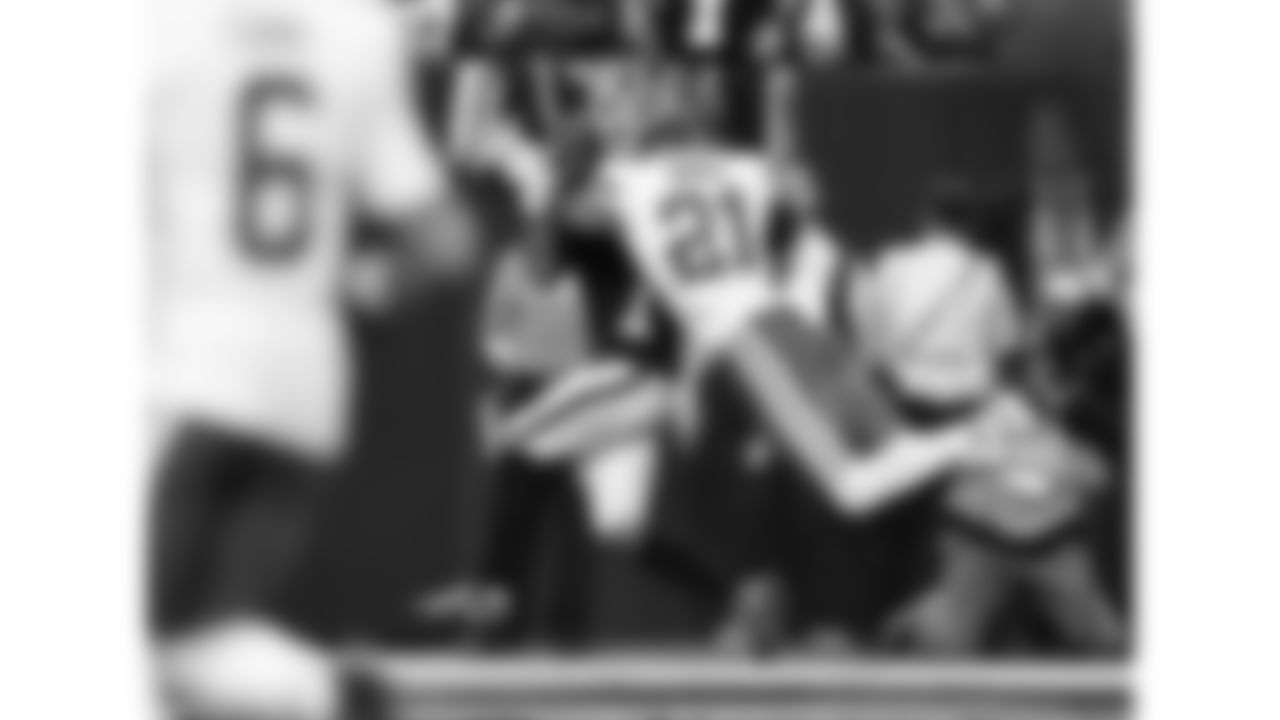 Kansas City Chiefs defensive back Jaden Hicks (21) breaks up a pass to Las Vegas Raiders wide receiver Tre Tucker (1) in the end zone during a week 18 NFL football game, Sunday, January 4, 2026 in Las Vegas, NV.