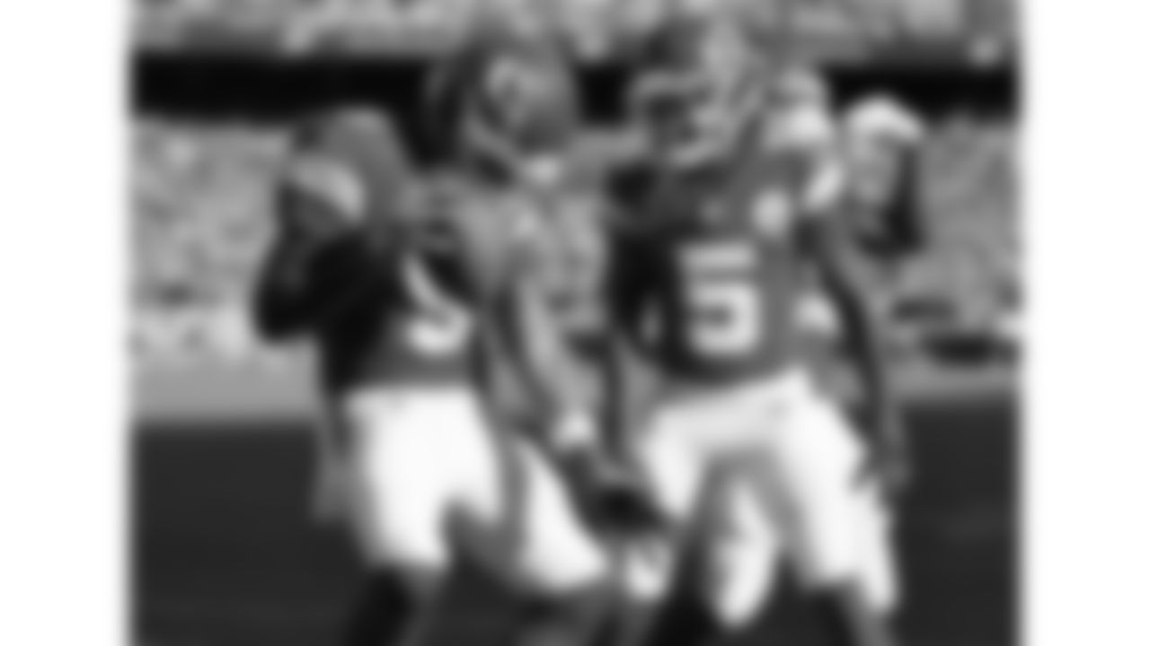 Kansas City Chiefs wide receiver JuJu Smith-Schuster (9) dances in the end zone with wide receiver Hollywood Brown (5) during the week 4 NFL football game against the Baltimore Ravens, Sunday, September 28, 2025 in Kansas City, MO.