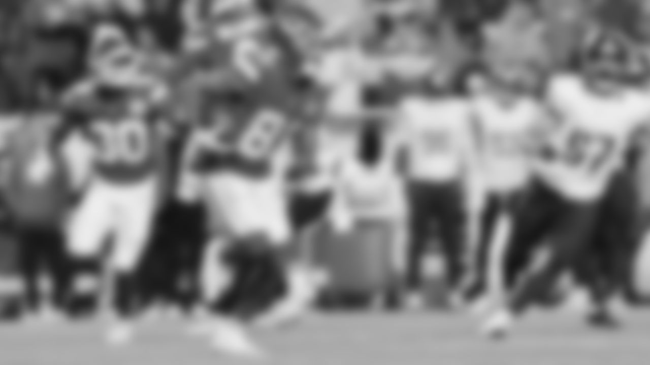 Kansas City Chiefs wide receiver Nikko Remigio (81) runs the ball during a week 8 NFL Football game against the Washington Commanders on Monday, October 27, 2025 in Kansas City, MO.