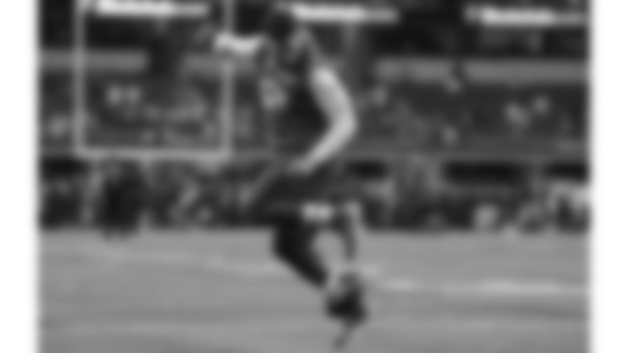 Kansas City Chiefs quarterback Patrick Mahomes (15) warms up prior to a week 13 NFL football game against the Dallas Cowboys on Thursday, November 27, 2025 in Arlington, TX.