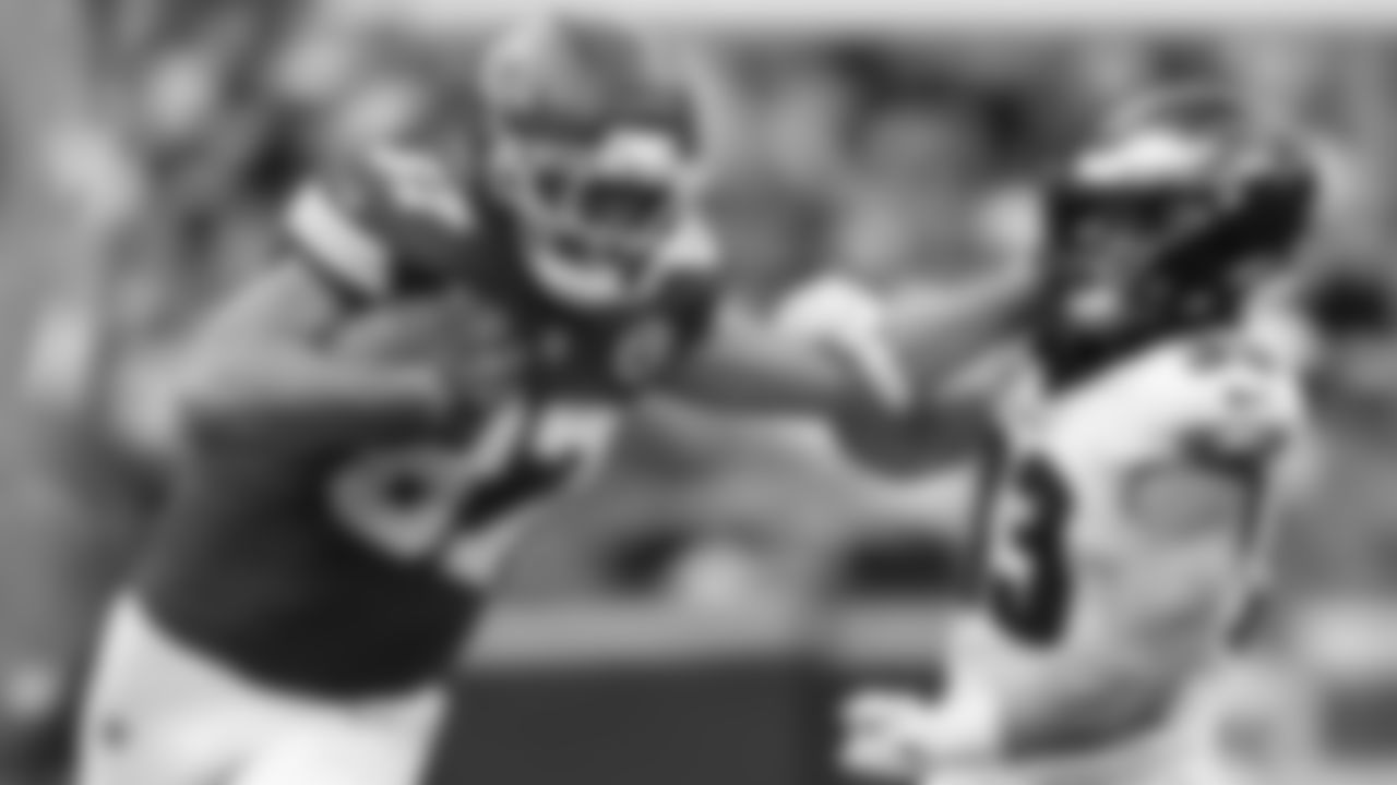 Kansas City Chiefs tight end Travis Kelce (87) stiff arms Philadelphia Eagles cornerback Cooper DeJean (33) during the week 2 NFL football game, Sunday, September 14, 2025 in Kansas City, MO.