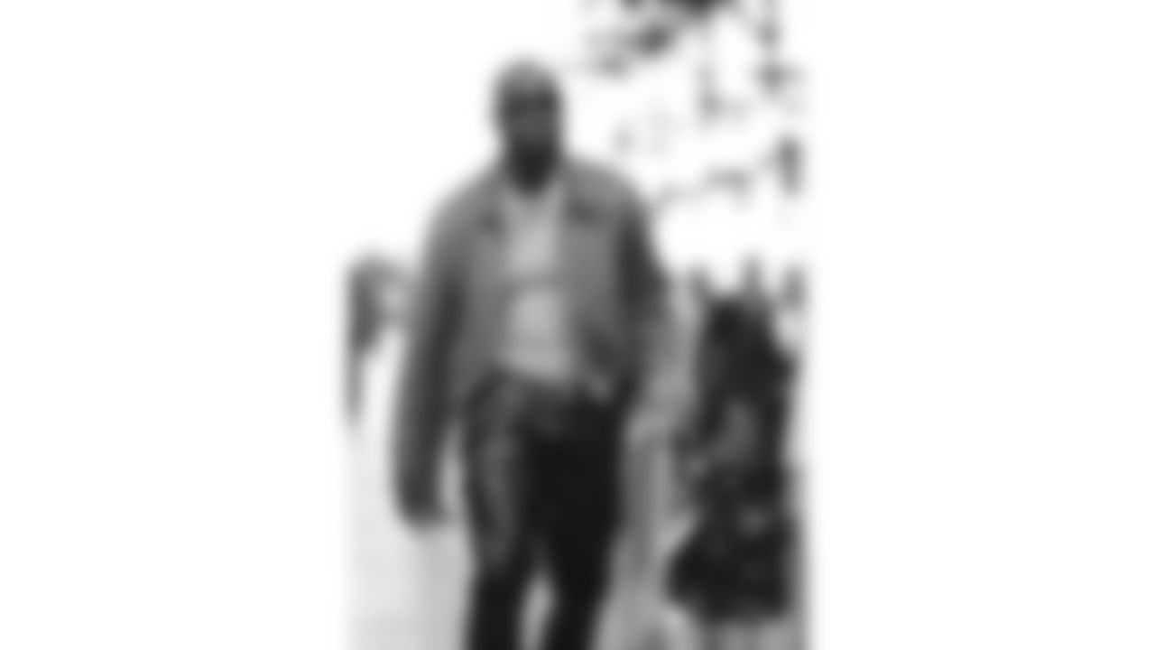 Kansas City Chiefs defensive end Charles Omenihu (90) arrives prior to a week 9 NFL football game against the Buffalo Bills, Sunday, November 2, 2025 in Buffalo, NY