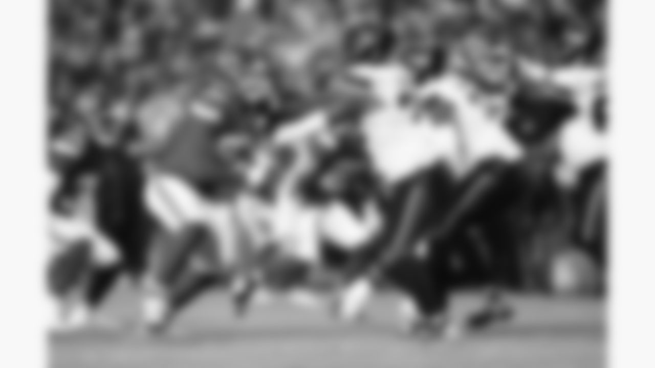 Kansas City Chiefs defensive end Ashton Gillotte (97) rushes against Houston Texans offensive tackle Aireontae Ersery (79) during a week 14 NFL football game, Sunday, December 7, 2025 in Kansas City, MO.