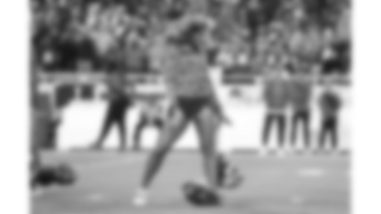 A Kansas City Chiefs Cheerleader before a week 8 NFL football game against the Washington Commanders, Monday, October 27, 2025, in Kansas City, MO.