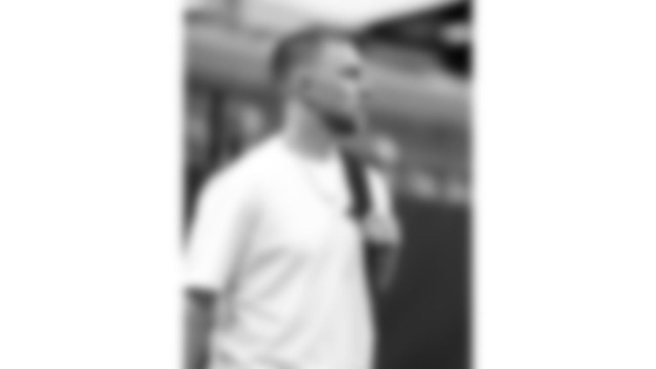 Kansas City Chiefs quarterback Shane Buechele (17) arrives at Allegiant Stadium for a week 18 NFL football game against the Las Vegas Raiders, Sunday, January 4, 2026 in Las Vegas, NV.