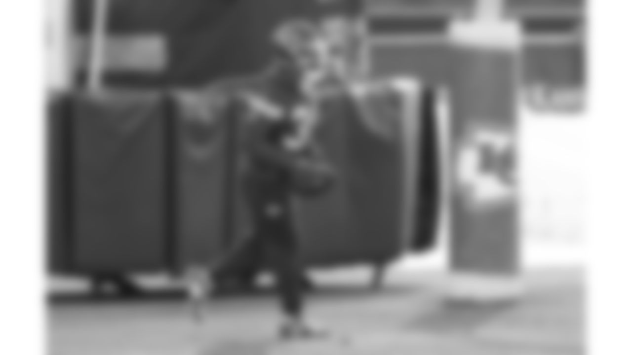 Kansas City Chiefs running back Dameon Pierce (34) during week 14 practice on Friday December 5, 2025 in Kansas City, MO.