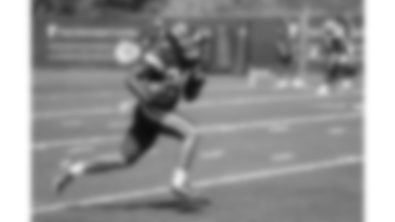 Kansas City Chiefs wide receiver Skyy Moore (24) returns a punt during day 18 of Training Camp Practice in Kansas City, MO.