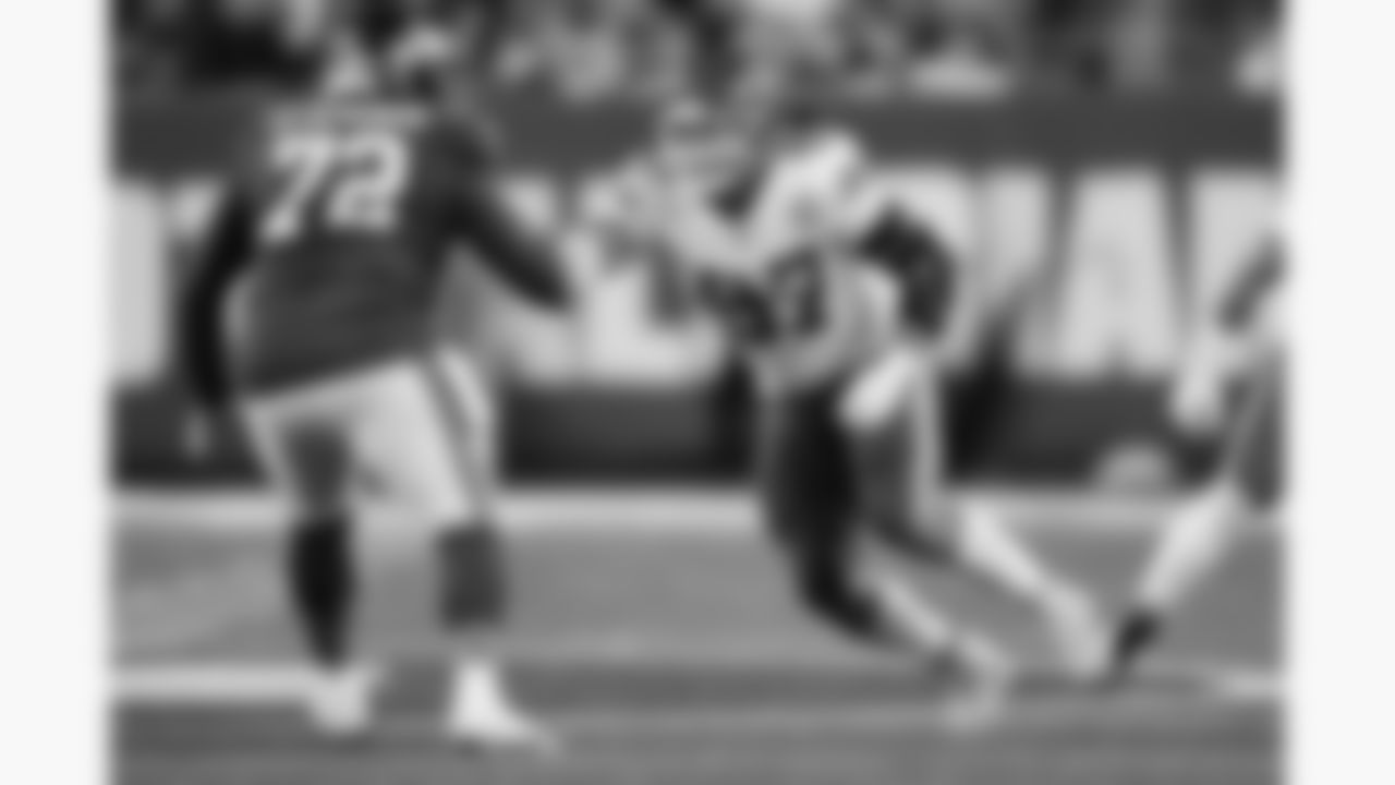 Kansas City Chiefs defensive end Ashton Gillotte (97) in action during the week 3 NFL football game against the New York Giants, Sunday, September 21, 2025 in East Rutherford, NJ.