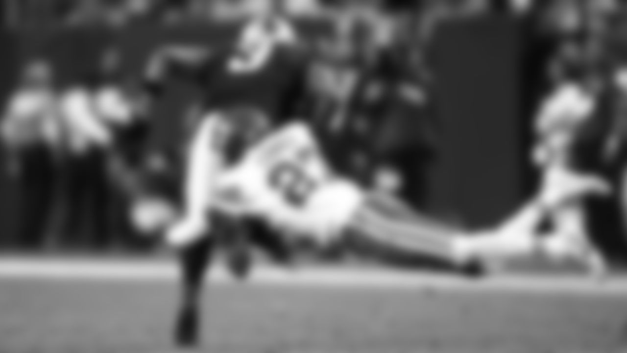 Kansas City Chiefs defensive back Chamarri Conner (27) hits Las Vegas Raiders running back Zamir White (3) during a week 18 NFL football game, Sunday, January 4, 2026 in Las Vegas, NV.