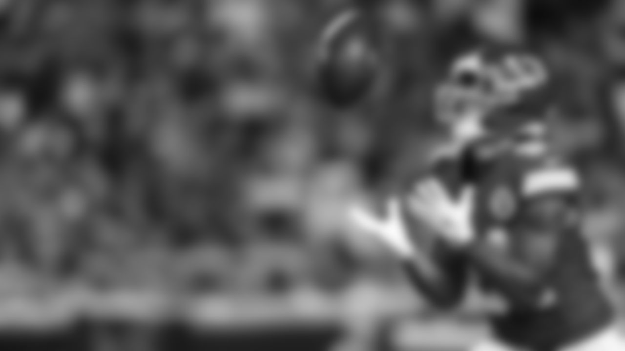Kansas City Chiefs wide receiver Nikko Remigio (81) catches the ball during a week 6 NFL Football game against the Detroit Lions on Sunday, October 12, 2025 in Kansas City, MO.