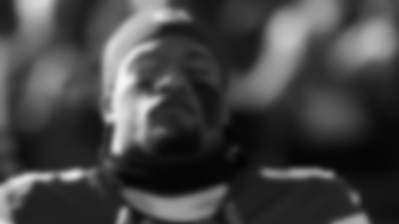 Kansas City Chiefs safety Bryan Cook (6) prepares for the game prior to an NFL week 15 matchup against the Los Angeles Chargers, Sunday December 14, 2025.