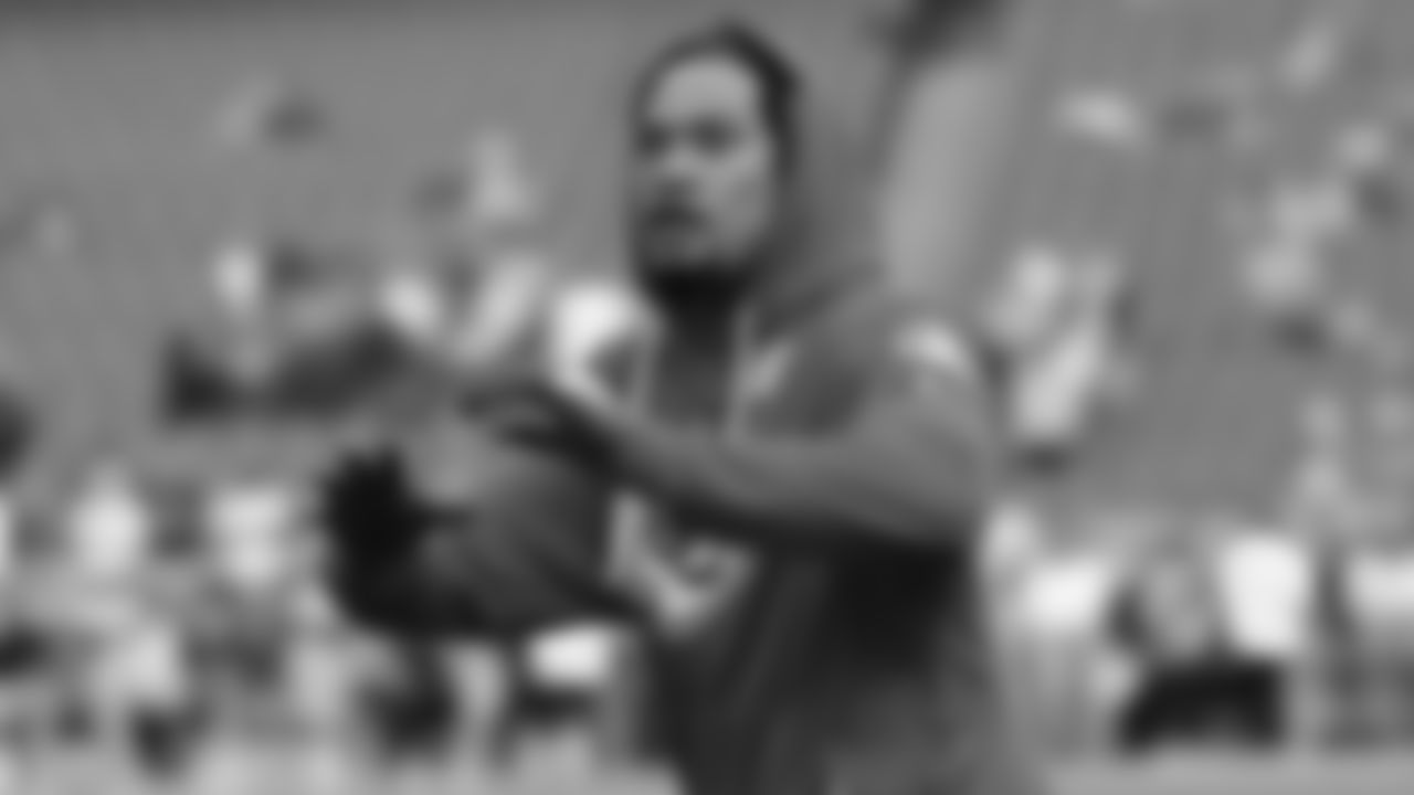 Kansas City Chiefs safety Bryan Cook (6) warms up prior to a week 12 NFL Football game against the Indianapolis Colts on Sunday, November 23, 2025 in Kansas City, MO