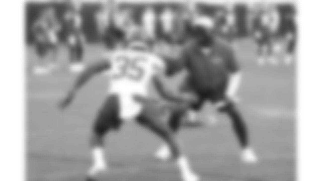 Kansas City Chiefs cornerback Jaylen Watson (35) practices with Defensive Backs Coach Dave Merritt during phase 3 of OTAs on Friday June 13, 2025 in Kansas City, MO.