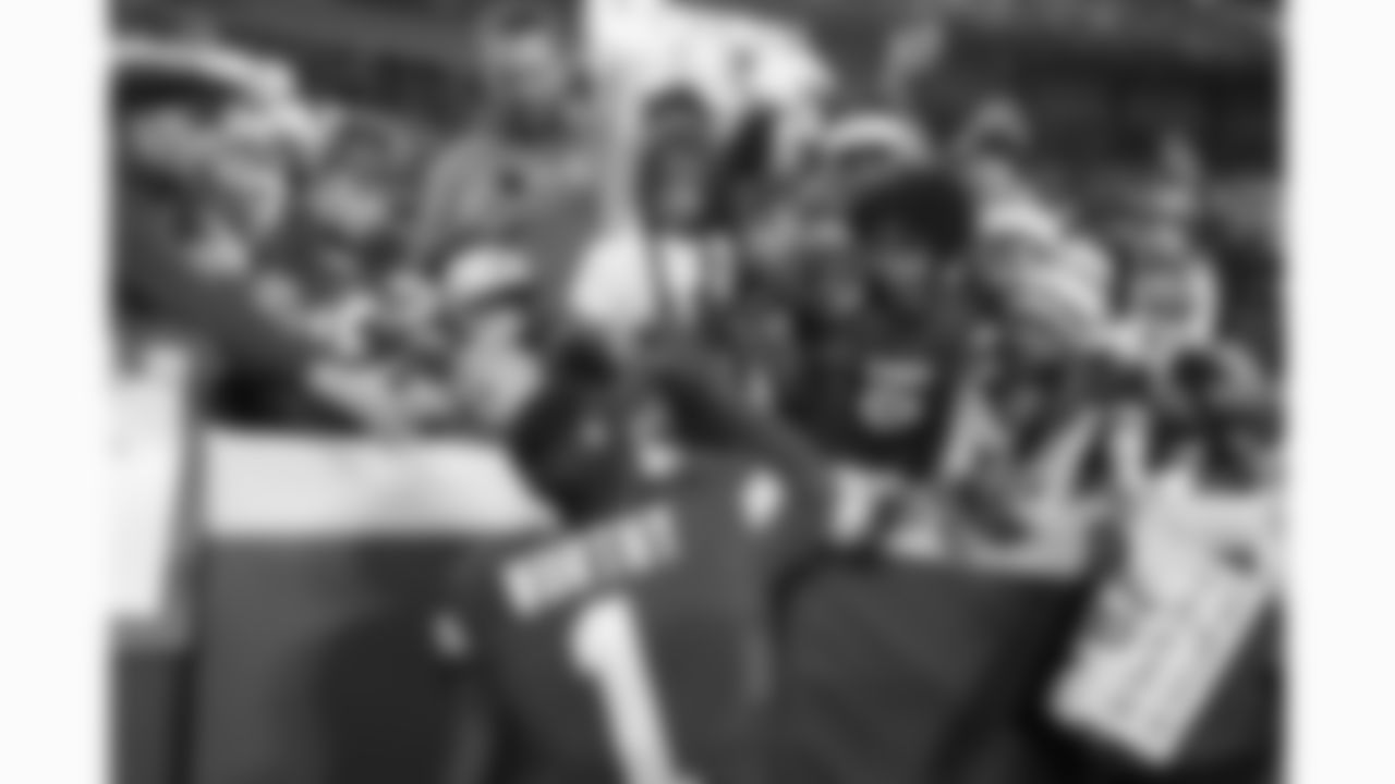 Kansas City Chiefs wide receiver Xavier Worthy (1) signs autographs for fans prior to a week 17 NFL football game against the Denver Broncos, Thursday, December 25, 2025 in Kansas City, MO.