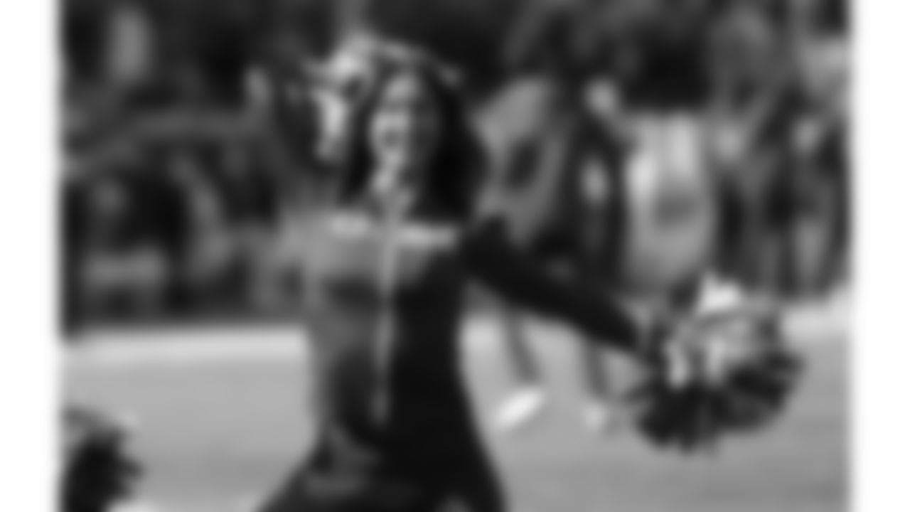 A Kansas City Chiefs Cheerleader before a week 12 NFL football game against the Indianapolis Colts, Sunday, November 23, 2025 in Kansas City, MO.