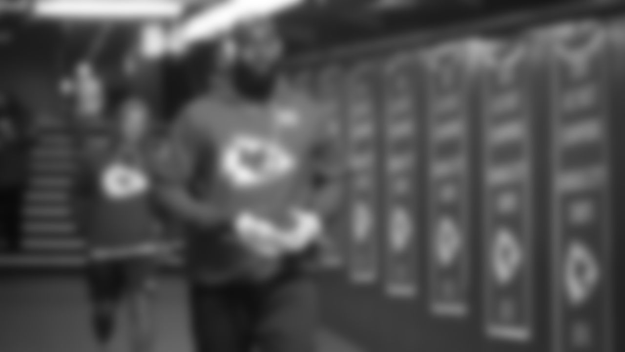 Kansas City Chiefs defensive end Charles Omenihu (90) walks down the fifty yard tunnel prior to an NFL week 14 matchup against the Houston Texans, Sunday December 7, 2025.