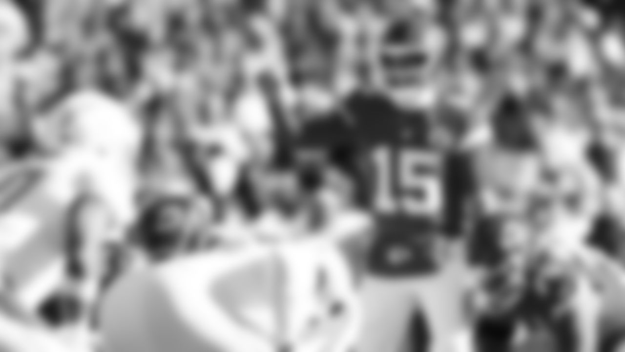 Kansas City Chiefs quarterback Patrick Mahomes (15) calls an audible during an NFL week 15 matchup against the Los Angeles Chargers, Sunday December 14, 2025.