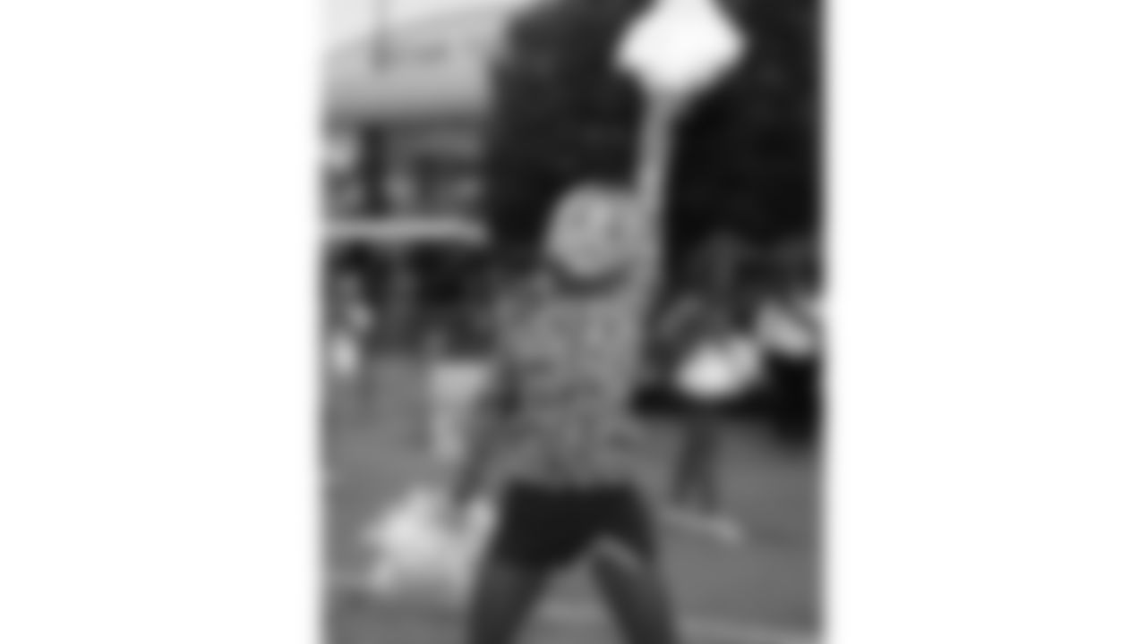 A Kansas City Chiefs Cheerleader before a week 8 NFL football game against the Washington Commanders, Monday, October 27, 2025, in Kansas City, MO.