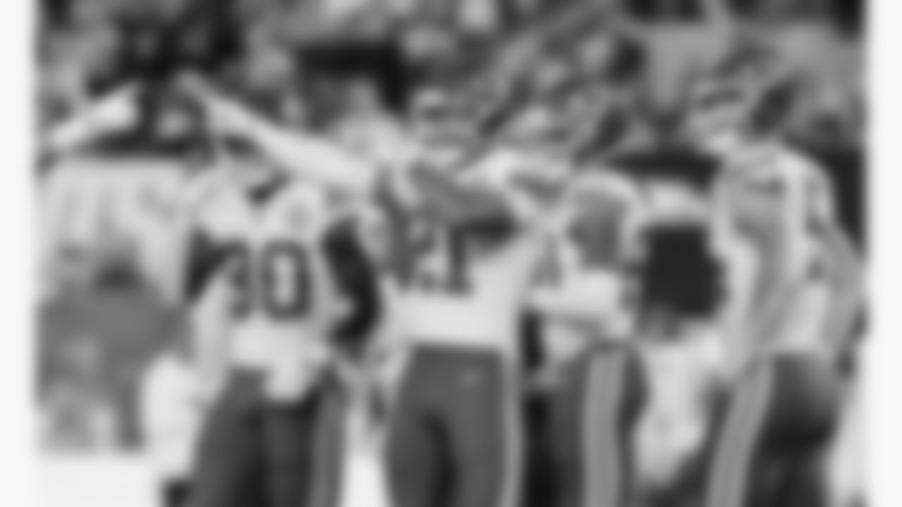 Kansas City Chiefs defensive back Jaden Hicks (21) gestures during the week 3 NFL football game against the New York Giants, Sunday, September 21, 2025 in East Rutherford, NJ.