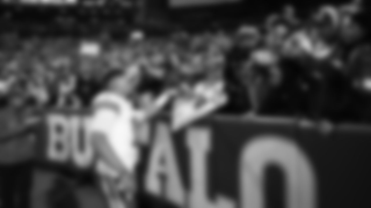 Kansas City Chiefs quarterback Patrick Mahomes (15) and fans after a week 9 NFL football game against the Buffalo Bills, Sunday, November 2, 2025 in Buffalo, NY