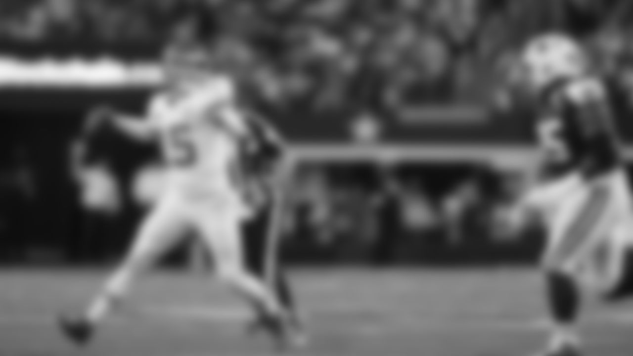 Kansas City Chiefs quarterback Patrick Mahomes (15) looks to pass during a week 13 NFL football game against the Dallas Cowboys on Thursday, November 27, 2025 in Arlington, TX.