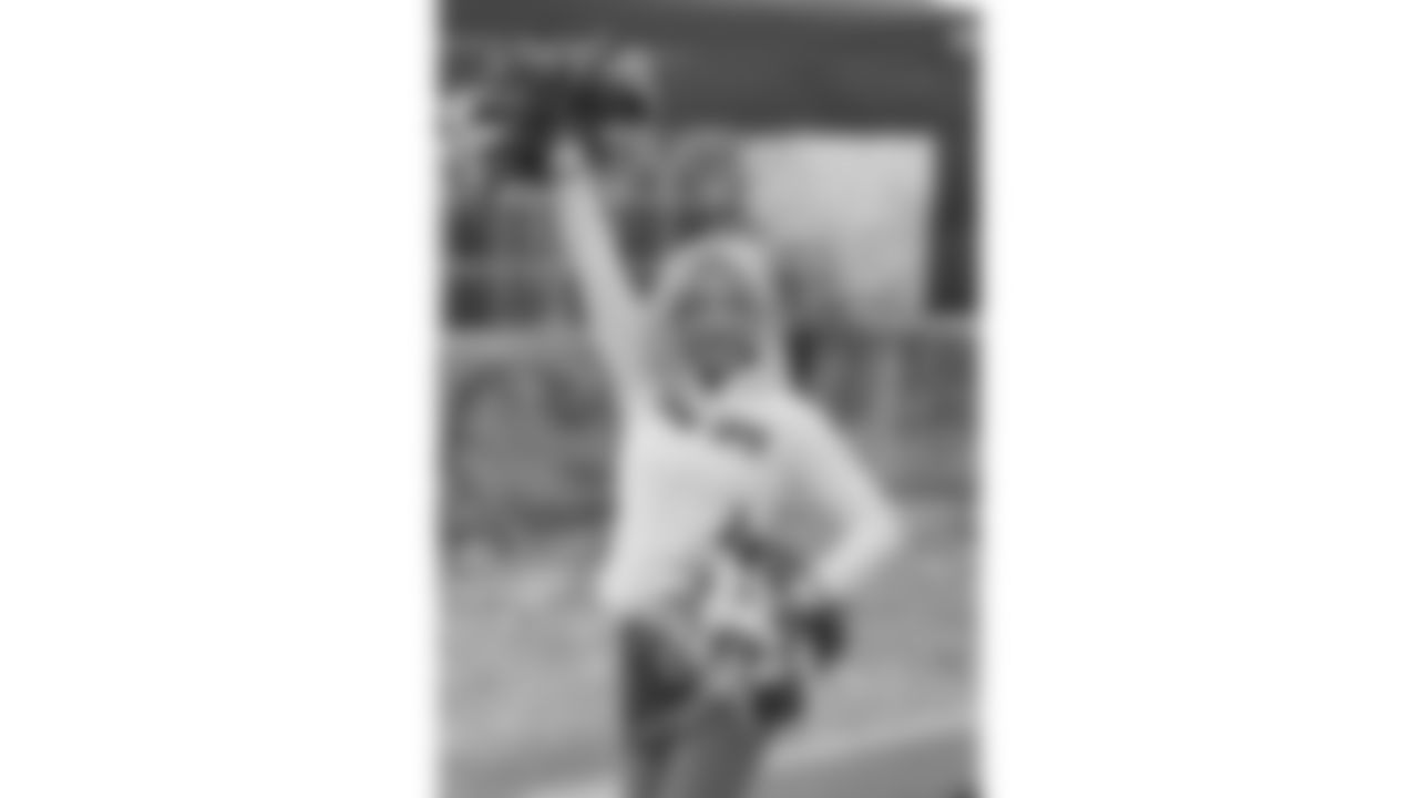 The Kansas City Chiefs Cheerleaders before a week 12 NFL football game against the Indianapolis Colts, Sunday, November 23, 2025 in Kansas City, MO.