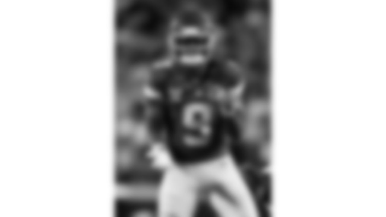 Kansas City Chiefs wide receiver JuJu Smith-Schuster (9) gestures a first down during a week 17 NFL football game against the Denver Broncos, Thursday, December 25, 2025 in Kansas City, MO.