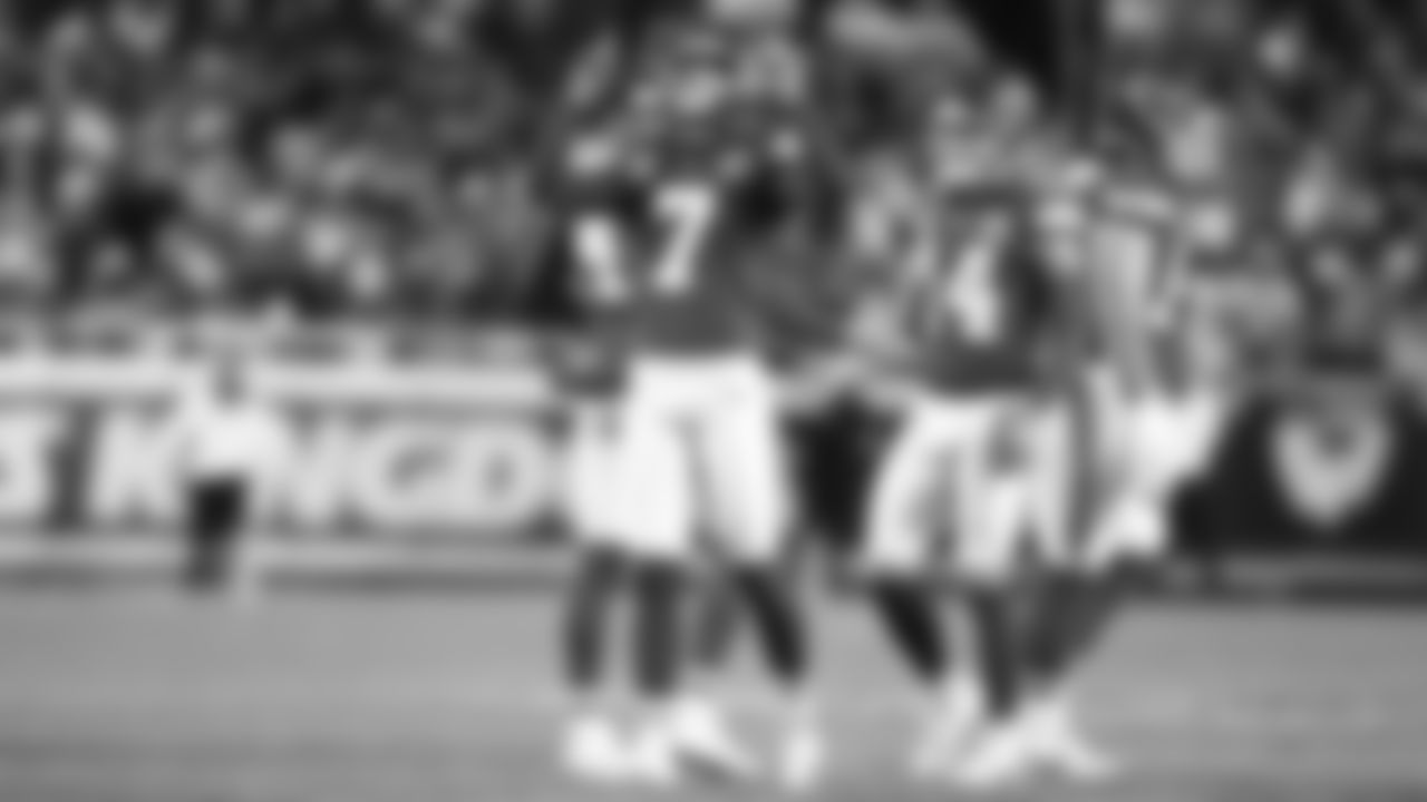 Kansas City Chiefs kicker Harrison Butker (7) gives thanks after his field goal during an NFL week 17 matchup against the Denver Broncos, Thursday, December 25, 2025.