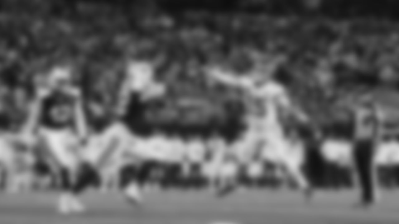 Kansas City Chiefs quarterback Patrick Mahomes (15) throws a touchdown during a week 13 NFL football game against the Dallas Cowboys on Thursday, November 27, 2025 in Arlington, TX.