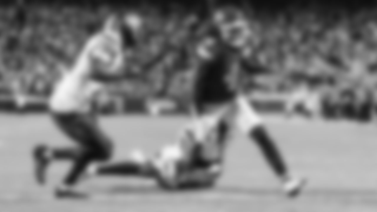 Kansas City Chiefs wide receiver Rashee Rice (4) runs with the ball during a week 8 NFL Football game against the Washington Commanders on Monday, October 27, 2025 in Kansas City, MO.