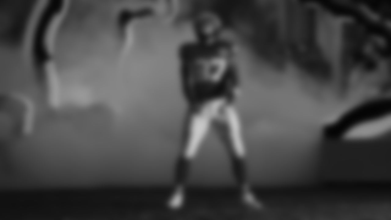 Kansas City Chiefs tight end Travis Kelce (87) runs onto the field prior to an NFL week 14 matchup against the Houston Texans, Sunday December 7, 2025.