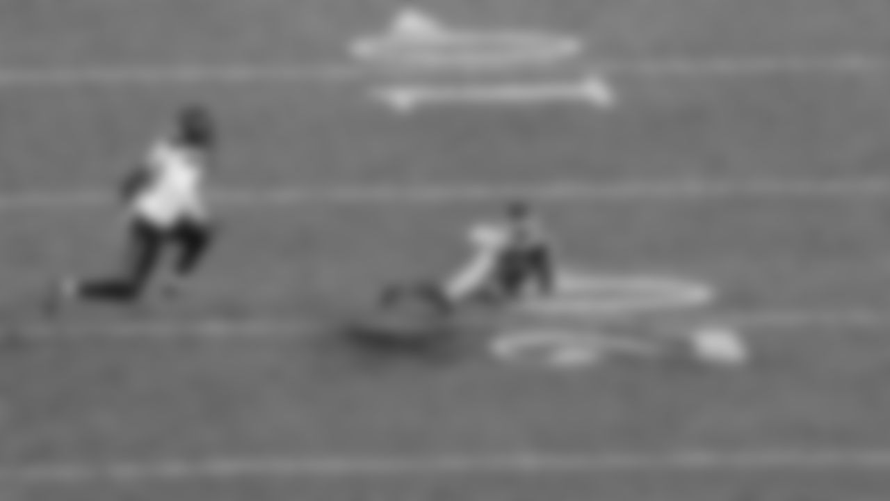 Kansas City Chiefs wide receiver Hollywood Brown (5) catches the ball during a week 14 NFL football game against the Houston Texans, Sunday, December 7, 2025 in Kansas City, MO.