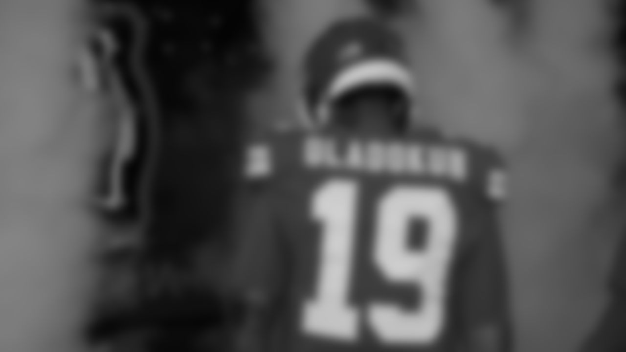 Kansas City Chiefs quarterback Chris Oladokun (19) prepares to run out onto the field prior to an NFL week 17 matchup against the Denver Broncos, Thursday, December 25, 2025.