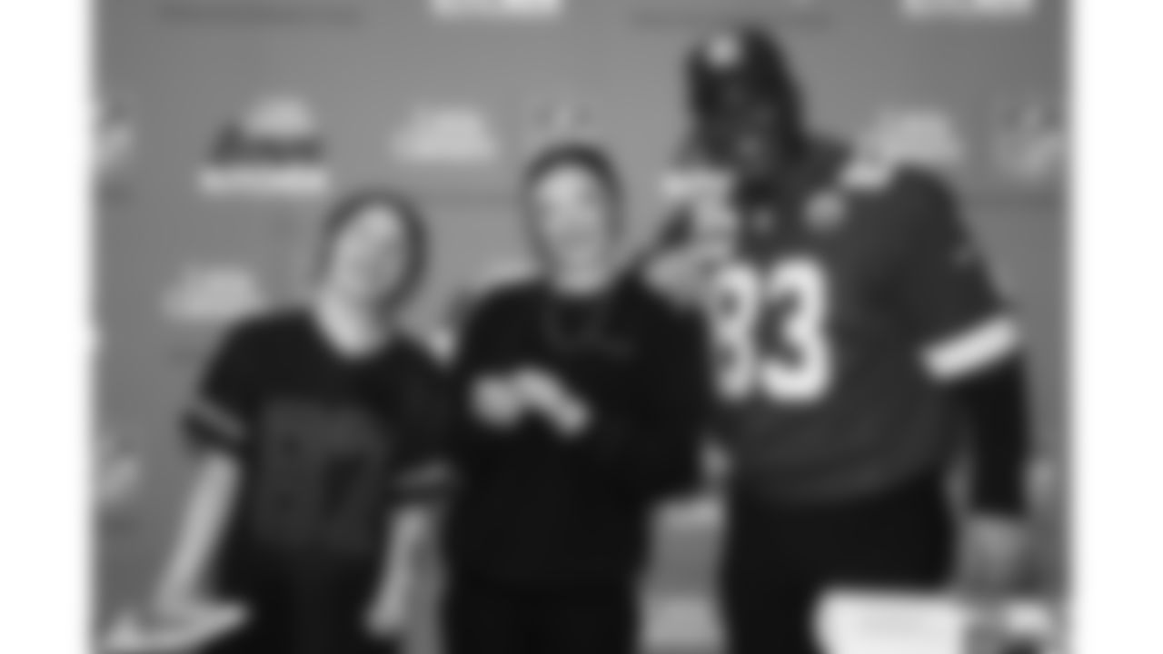 Kansas City Chiefs representatives and the Little Caesars Love Kitchen provide pizza for local U.S. service members and their families at Life.Church Faith & Family Chapel on Tuesday, September 23, 2025 in Kansas City, MO.