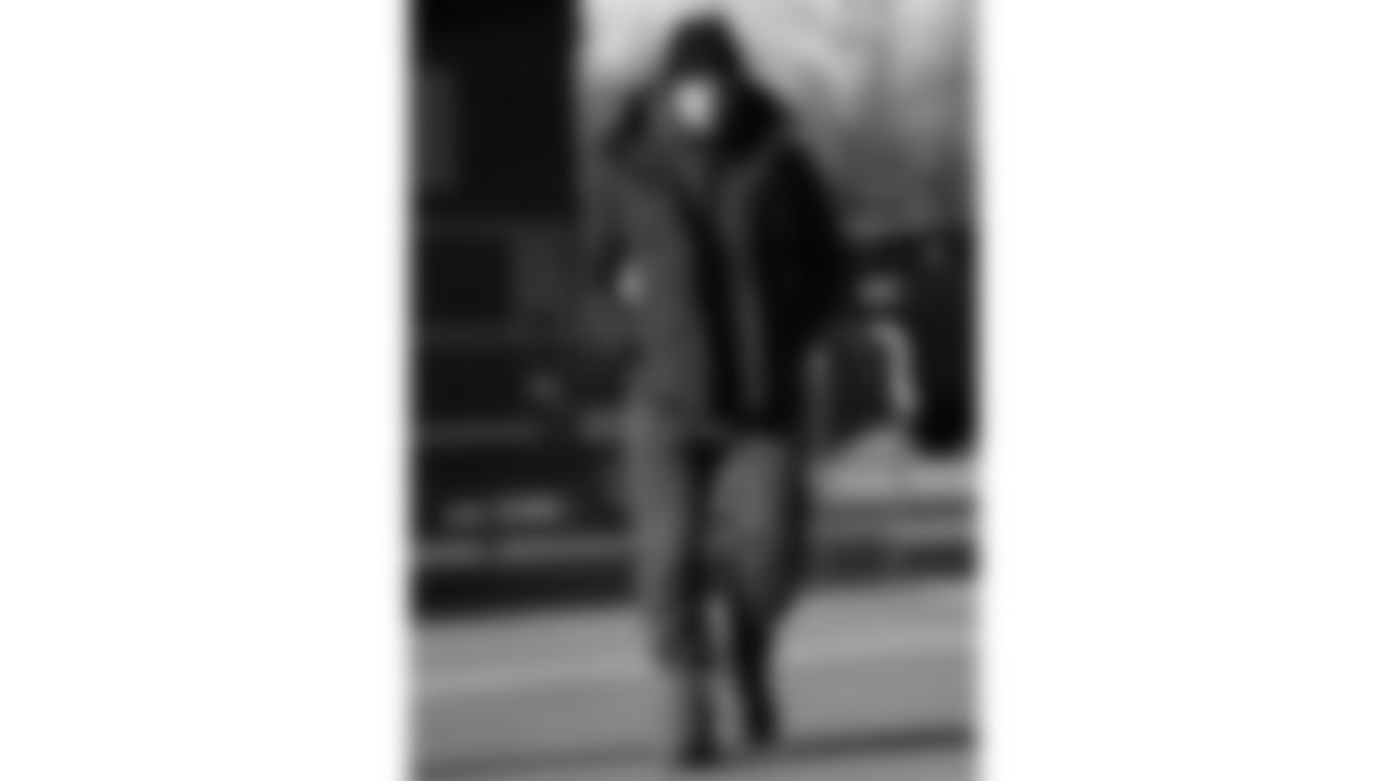 Kansas City Chiefs safety Bryan Cook (6) arrives prior to an NFL week 15 matchup against the Los Angeles Chargers, Sunday December 14, 2025.