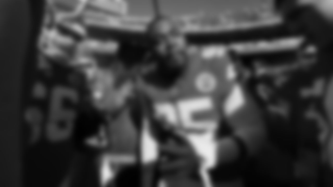 Kansas City Chiefs defensive tackle Chris Jones (95) talks with the team prior to an NFL week 15 matchup against the Los Angeles Chargers, Sunday December 14, 2025.